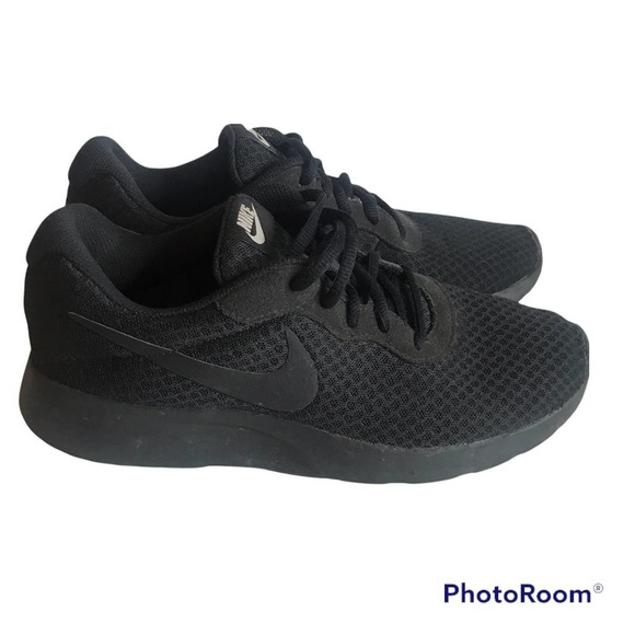 Nike Women's Tanjun Black Running Shoes Lace Up Low Top Size 8.5 - Picture 3 of 6